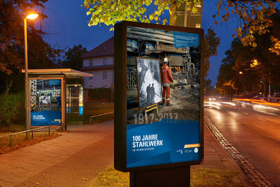 Bild vergrößern: Plakatkampagne 100 Jahre Stahl in den Bushaltestellen