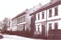 Bild vergrößern: Kaiserliches Postamt (Haus mittig) in der Chausseestraße 40 von 1910 bis 1931
