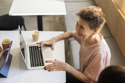 Bild vergrößern: Digital fit: Online-Kurse für Senioren