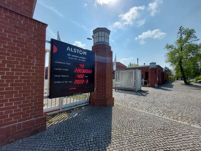 Bild vergrößern: Alstom-Werktor in Hennigsdorf